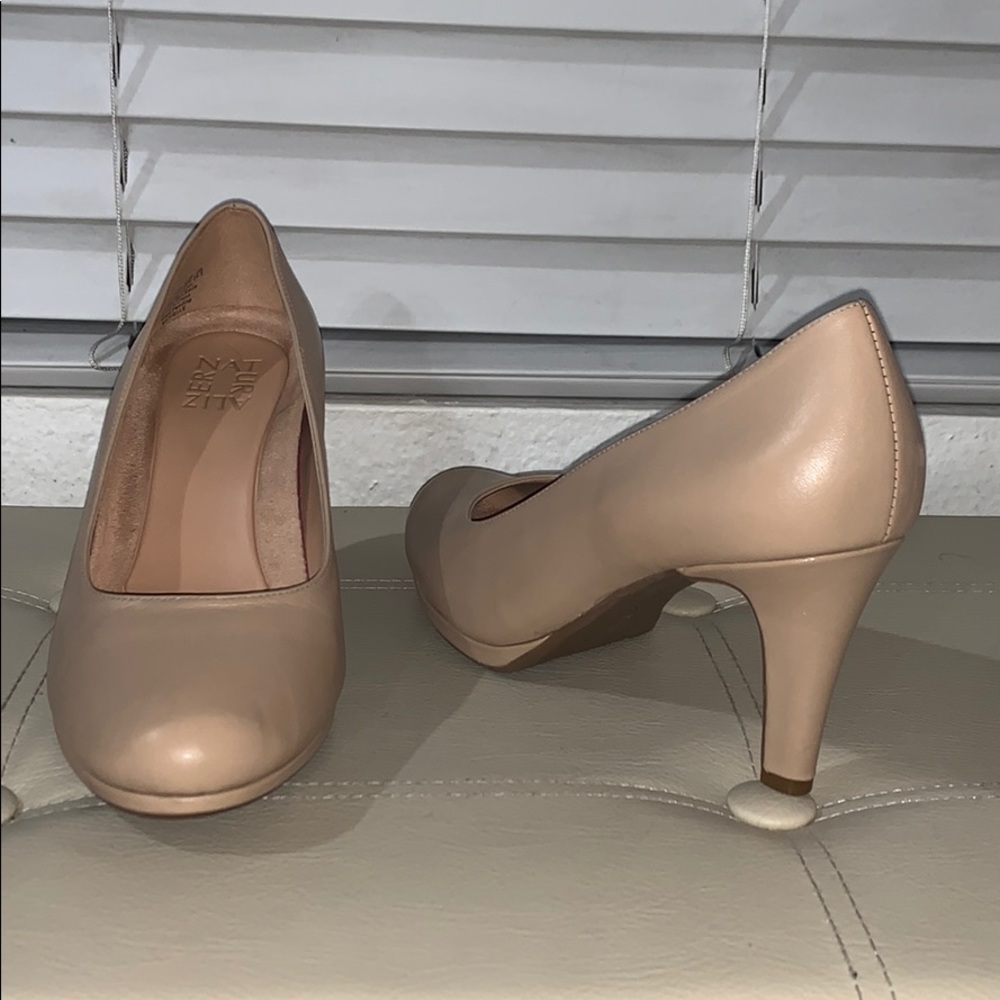 Naturalizer taupe pump heel
